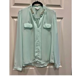 Long sleeve Light green blouse w/ detail on collar